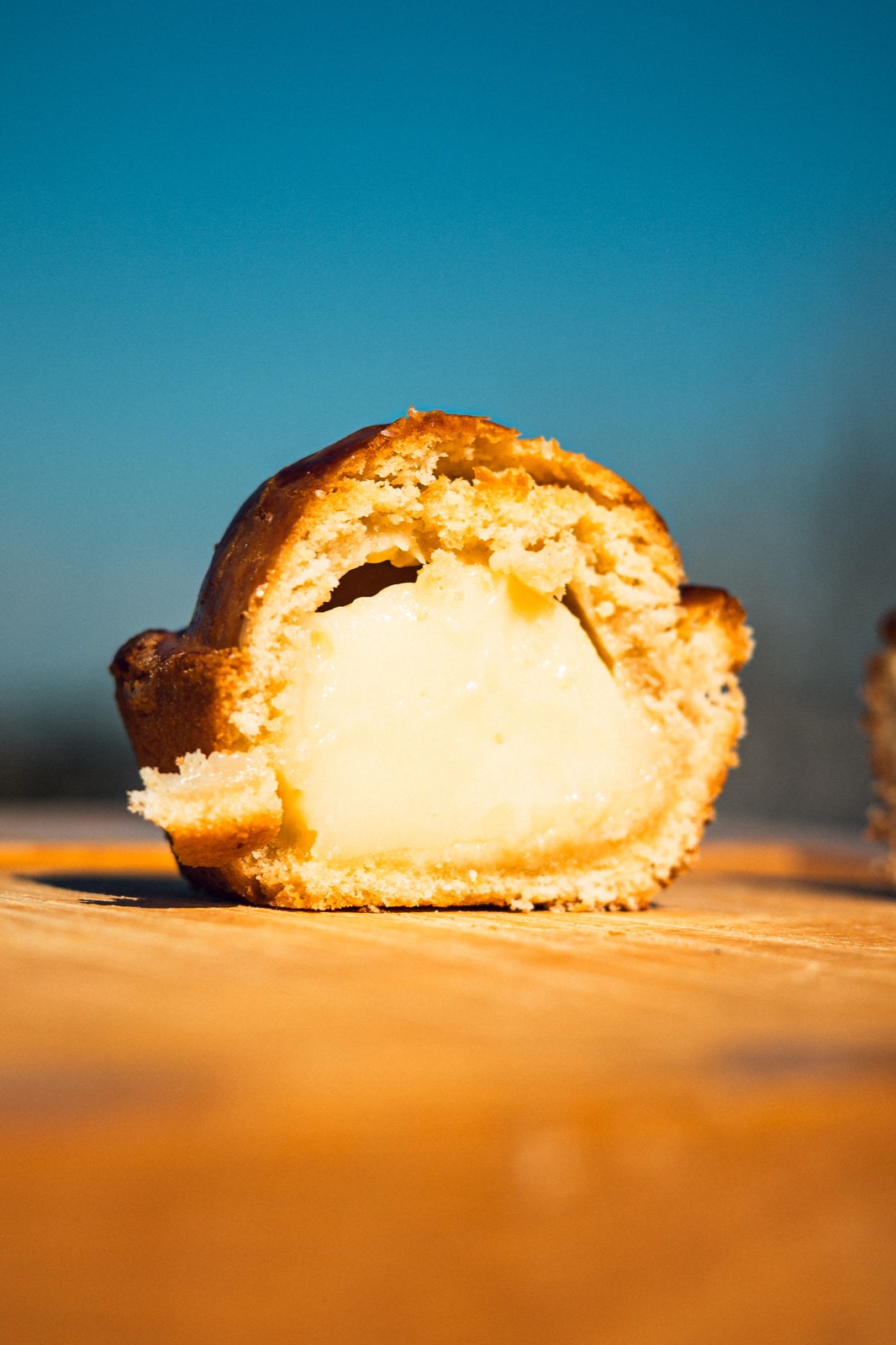 pasticciotto aperto con la crema