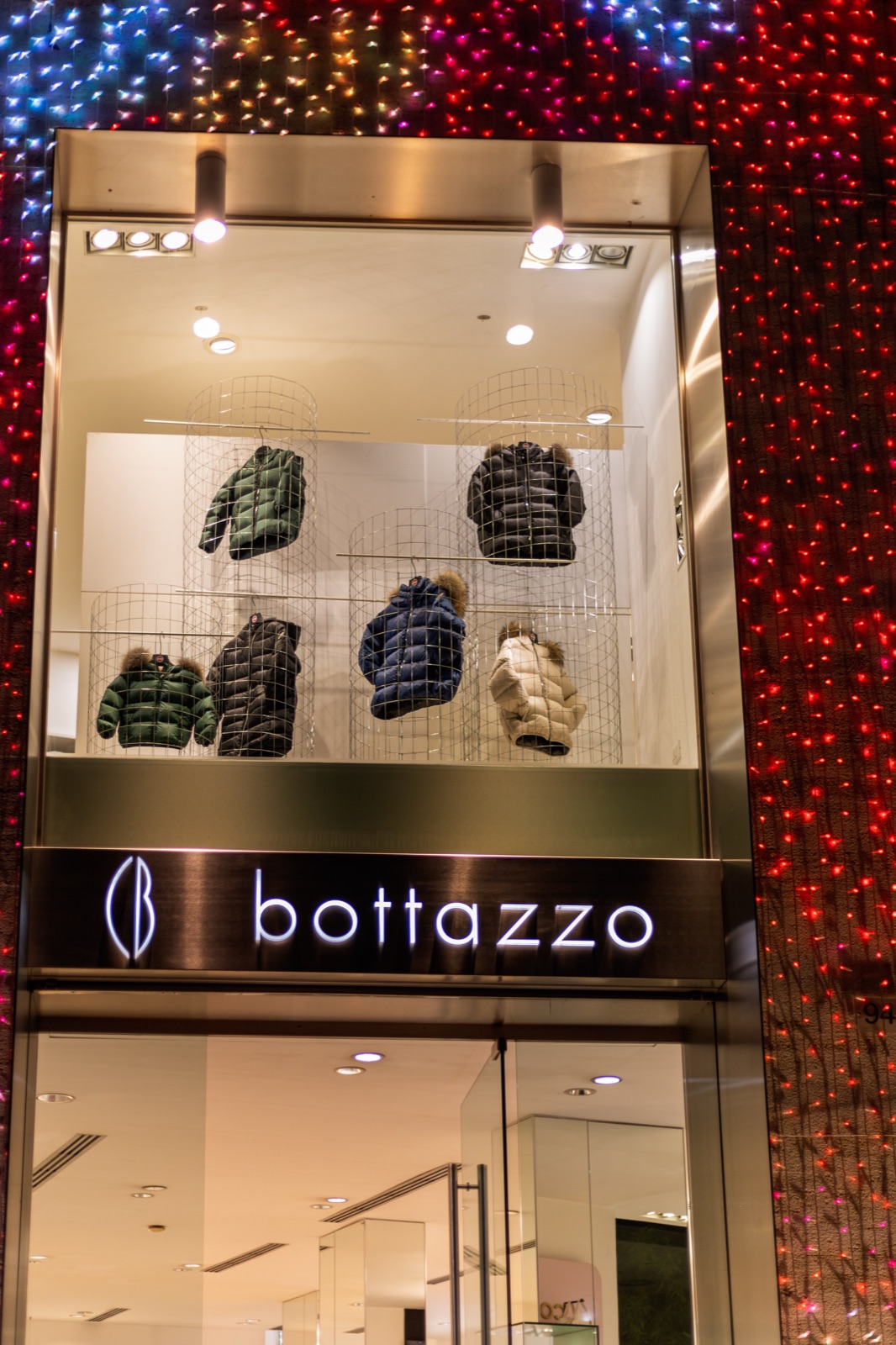 vetrina bottazzo di notte