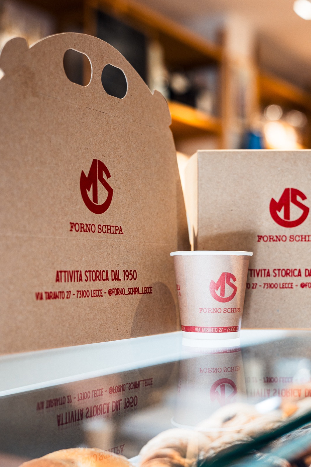 scatola e bicchiere Forno Schipa sul banco (packaging Gima)